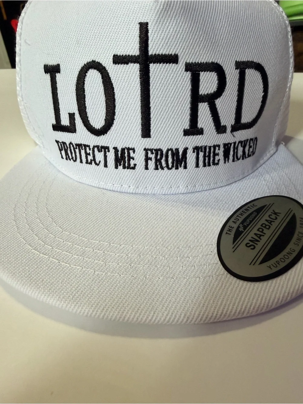 Snapback white hat